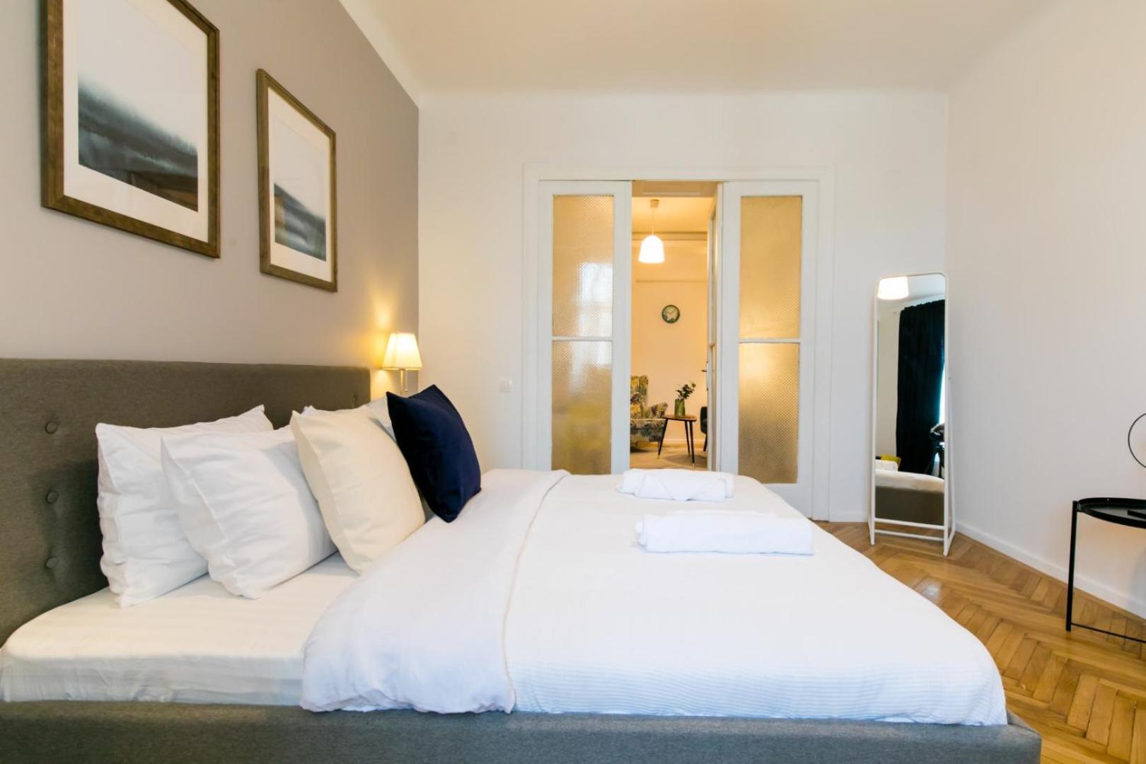 Heart Of The City - Cozy Apartments In Prime Location Bukarest Zimmer foto